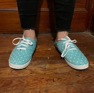 Polka-dot tennis shoes